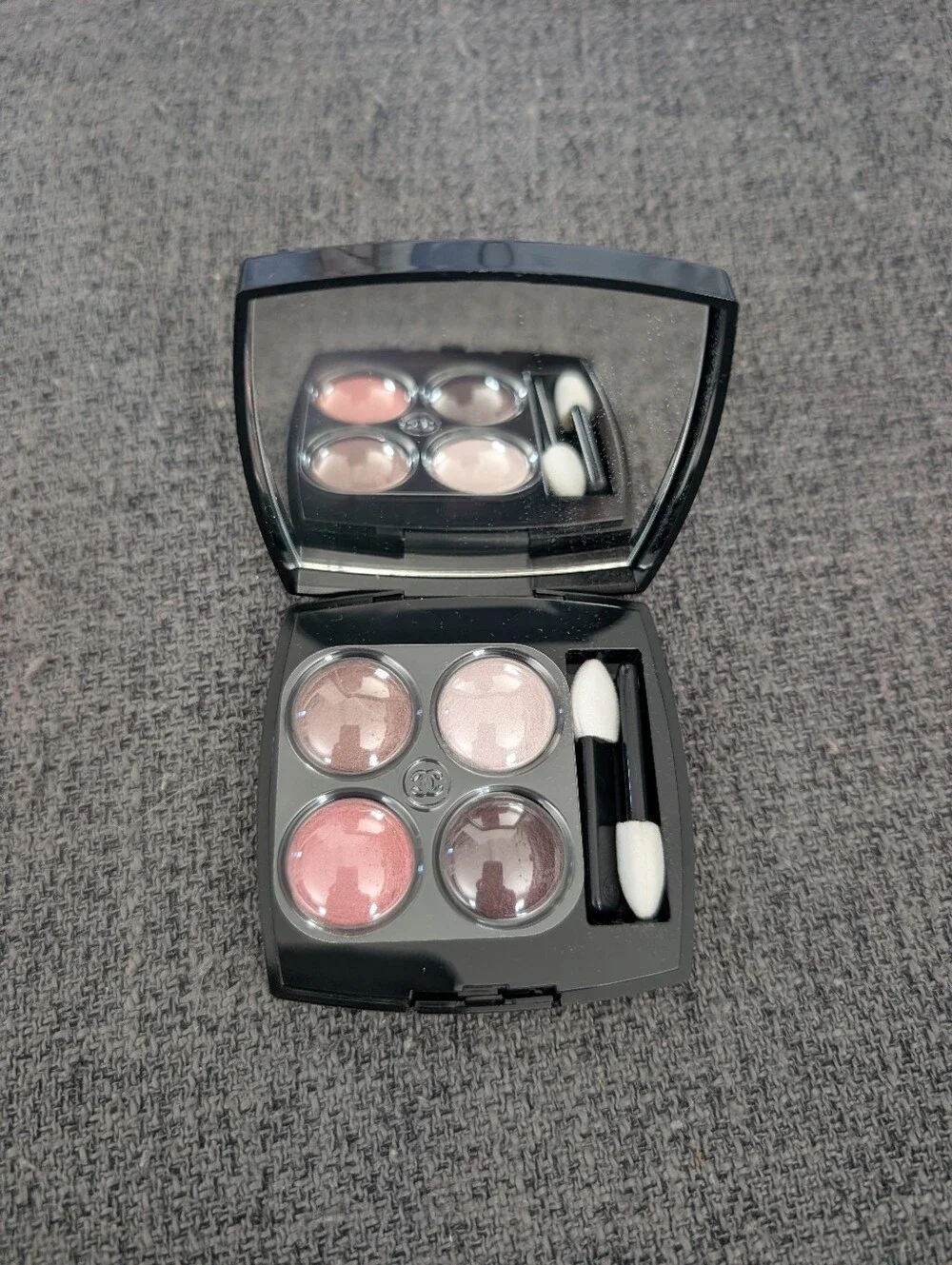 CHANEL four pan